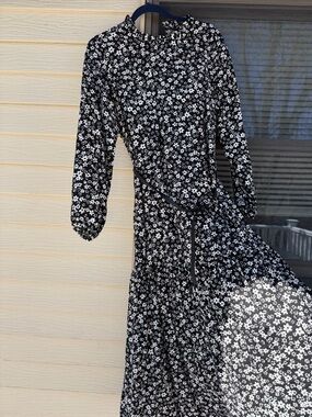 Women's Black & White Floral Long Sleeve Maxi Dress- size 40/ 8